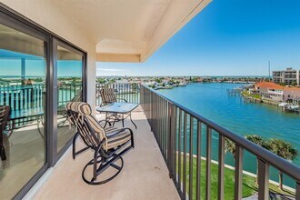 240 Sand Key Estates Dr in Clearwater, FL - Building Photo - Building Photo