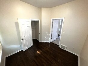 2879 E 77th St in Chicago, IL - Foto de edificio - Building Photo