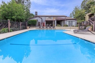 Heritage Park Alta Loma Senior Apartments in Rancho Cucamonga, CA - Foto de edificio - Building Photo