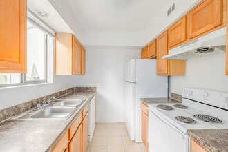 Laurel Grove Apartment Homes in Orange Park, FL - Building Photo - Building Photo