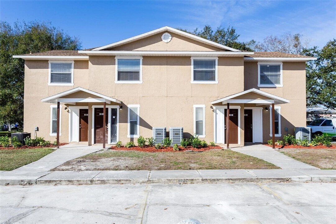 1020 Jack Calhoun Dr in Kissimmee, FL - Building Photo