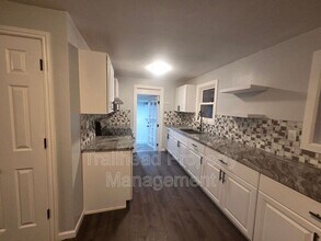 618 NE 43rd St in Kansas City, MO - Building Photo - Building Photo