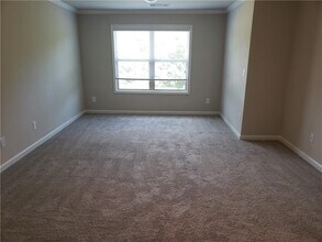 6056 Fair Winds Cv in Flowery Branch, GA - Foto de edificio - Building Photo