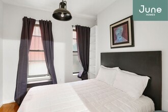 531 W 48th St-Unit -3 in New York, NY - Building Photo - Building Photo