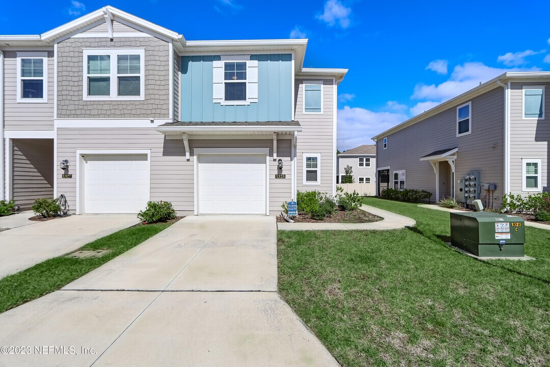1325 Salt Ridge Ave in Jacksonville, FL - Building Photo