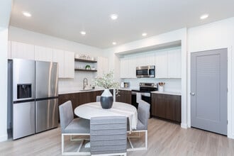 Rise Townhomes in South Jordan, UT - Foto de edificio - Interior Photo