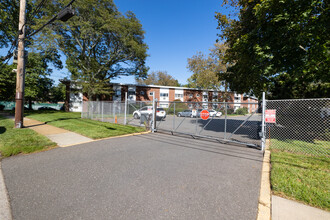 The Hempstead Gardens in West Hempstead, NY - Building Photo - Building Photo