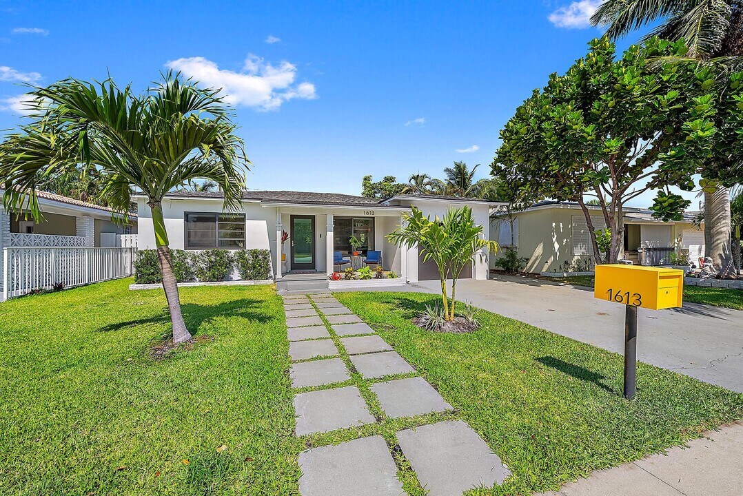 1613 N J Terrace in Lake Worth Beach, FL - Building Photo