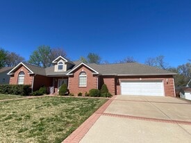 2613 Miller Ln in Poplar Bluff, MO - Building Photo