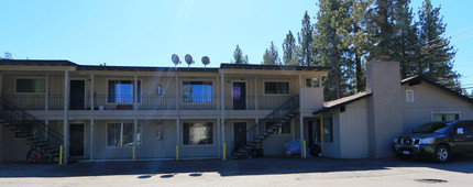 3689 Blackwood Rd in South Lake Tahoe, CA - Foto de edificio - Building Photo