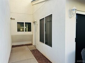 1800 Club House Dr in Bullhead City, AZ - Building Photo