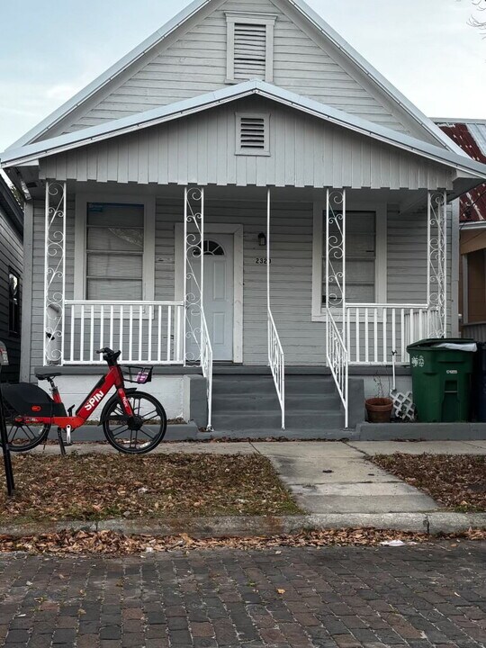 2320 W Walnut St in Tampa, FL - Building Photo