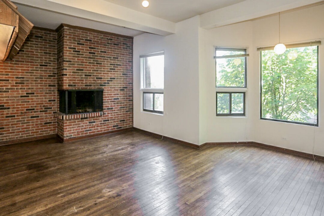 869 W Lill Ave, Unit B3 in Chicago, IL - Building Photo