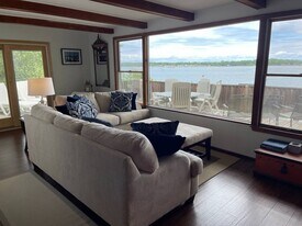 91 Shore Rd in Shelter Island, NY - Building Photo