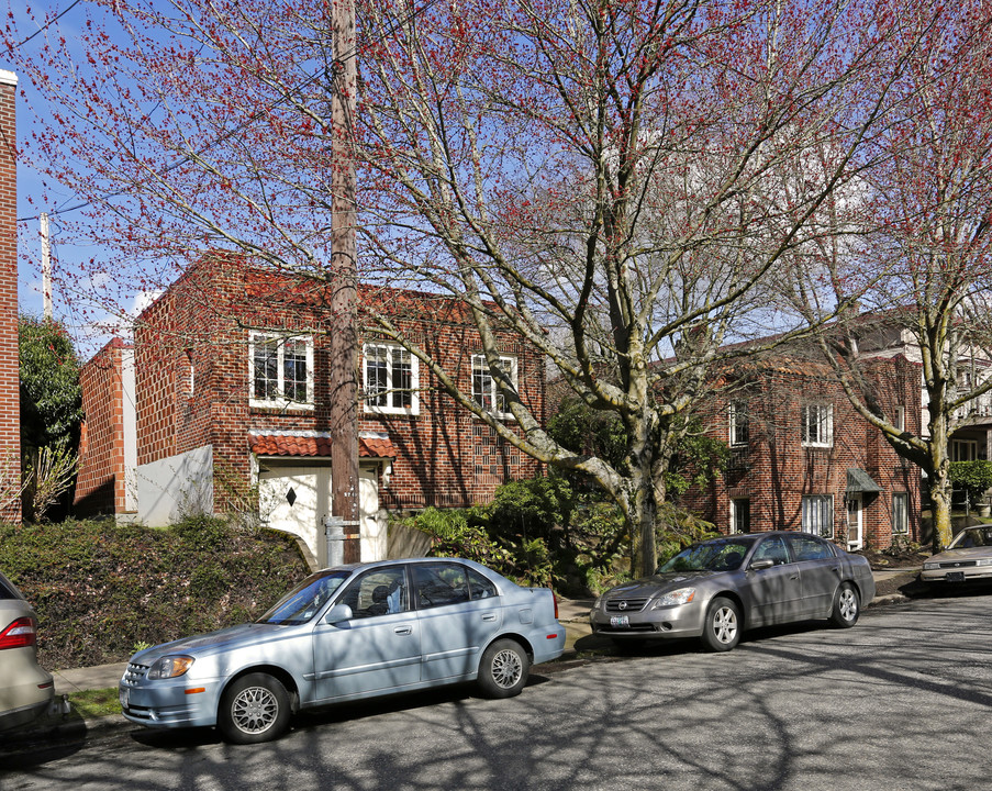 Thurman Courtyard in Portland, OR - Building Photo