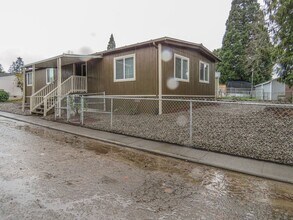 11635 Bunting Ln NE in Aurora, OR - Building Photo - Building Photo
