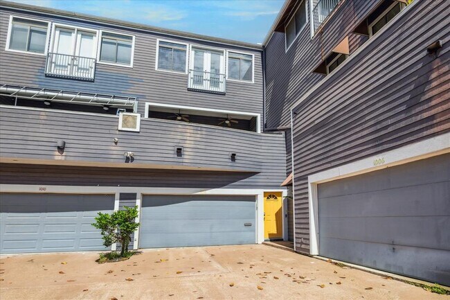 property at 1008 Columbus St