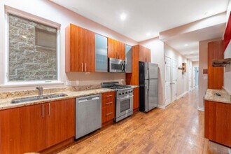 1044 N Wolcott Ave, Unit 2 in Chicago, IL - Building Photo - Building Photo