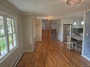 12387 Milford Rd in Holly, MI - Building Photo - Building Photo