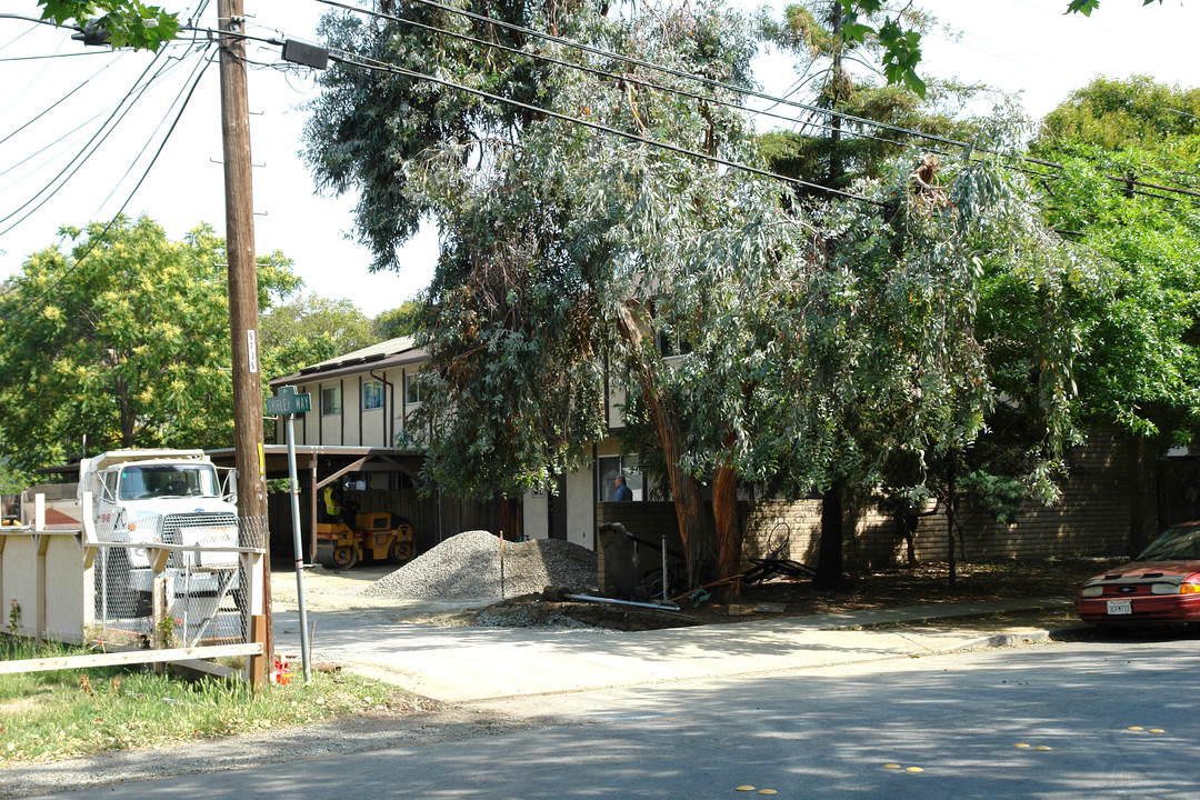 2491 Walters Way in Concord, CA - Building Photo