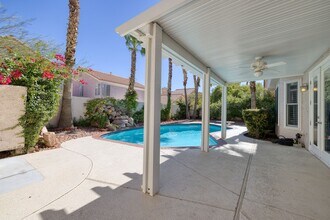 1624 Desert Fort St in Las Vegas, NV - Building Photo - Building Photo