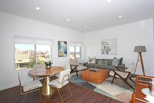 824 N Calvert St in Baltimore, MD - Building Photo