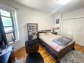 40 Cedar St, Unit 1 in Somerville, MA - Foto de edificio - Building Photo