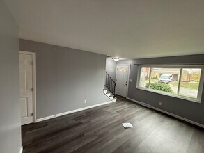 3517 Cleveland Ave in Grove City, OH - Building Photo - Building Photo
