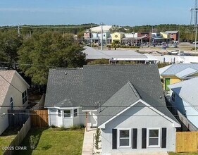104 Oleander Cir in Panama City Beach, FL - Foto de edificio - Building Photo