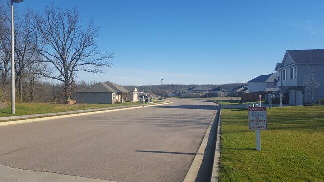 118 Brush Creek Pkwy in St. Robert, MO - Building Photo - Building Photo