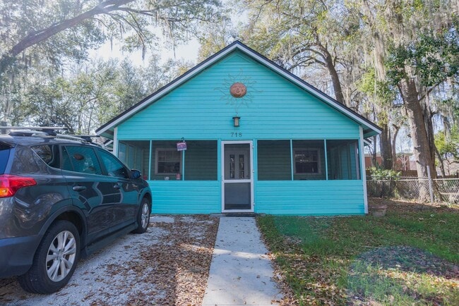 property at 718 NW 4th St
