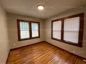 905 N Oliver St in Wichita, KS - Foto de edificio - Building Photo