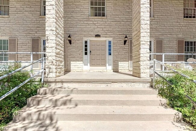 1919 Robbins Pl in Austin, TX - Building Photo - Building Photo
