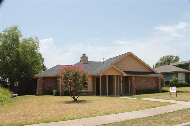 2036 Sancerre Ln in Carrollton, TX - Building Photo