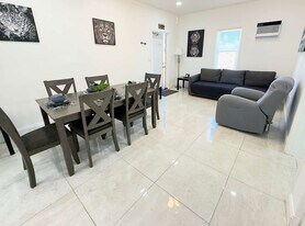 324 Van Buren St in Hollywood, FL - Building Photo