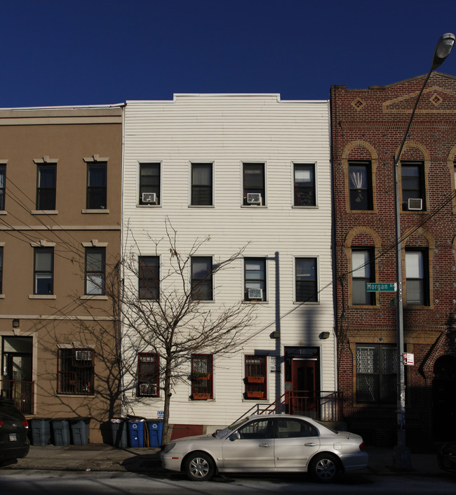 18 Morgan Ave in Brooklyn, NY - Building Photo - Building Photo