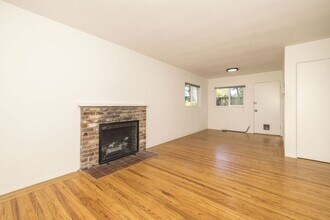 691 Roble Ave in Menlo Park, CA - Building Photo - Building Photo