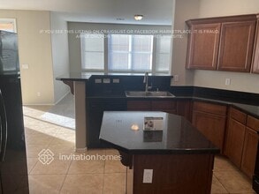 8117 RedBud Vine St in North Las Vegas, NV - Foto de edificio - Building Photo