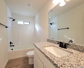 10343 Lynwood Crk in San Antonio, TX - Building Photo - Building Photo