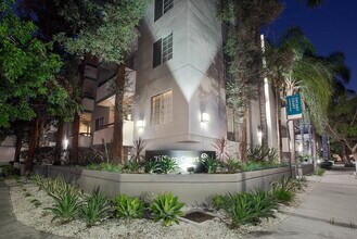 Tiffany Court in Los Angeles, CA - Foto de edificio - Building Photo