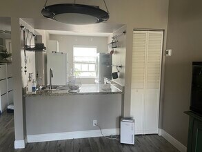 1035 Lake Shore Dr in Lake Park, FL - Building Photo - Building Photo