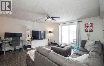 71 Vanier Dr in Kitchener, ON - Building Photo - Building Photo