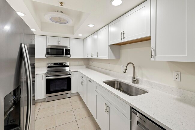 property at 1400 Crestwood Ct S