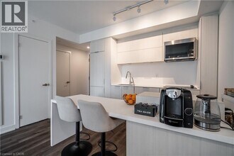 370 Martha St in Burlington, ON - Building Photo - Building Photo