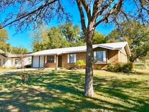 901 Avenue E in Marble Falls, TX - Building Photo - Building Photo