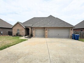 3803 SW Kite Dr in Bentonville, AR - Building Photo