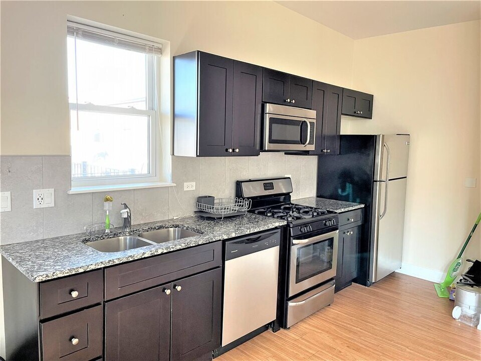 4750 N Kenneth Ave, Unit 2N in Chicago, IL - Foto de edificio