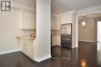 2092 Fiddlers Way in Oakville, ON - Building Photo - Building Photo