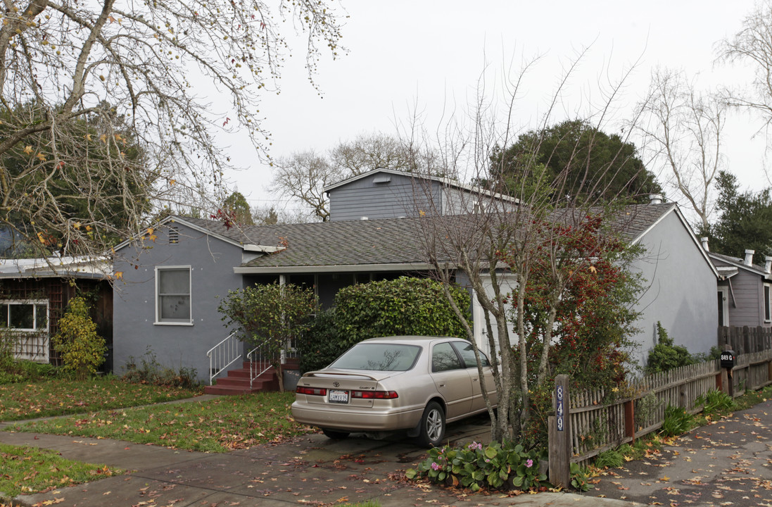 823 G St in Petaluma, CA - Building Photo