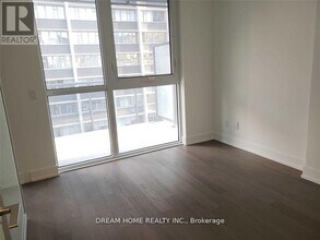 7-817 Grenville St in Toronto, ON - Building Photo - Building Photo